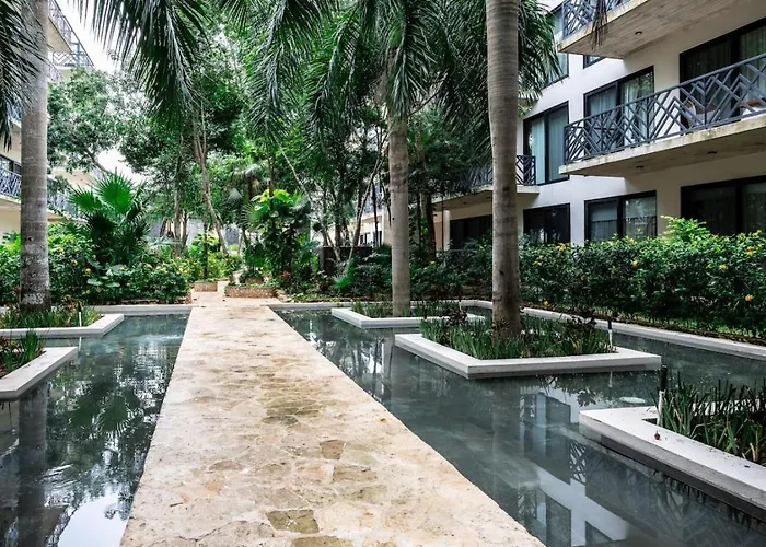 Apartment Retreat Pool Gym & Great Location *